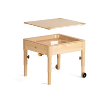 Sand- og vand-bord med beholder af klar plast