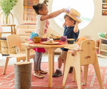 Rundt bord (46 cm) med 2 stole 